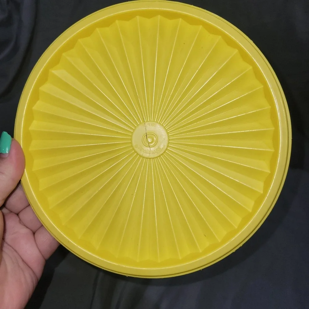 Vintage Tupperware Servalier 805-5 Yellow Large Canister 16 C Capacity